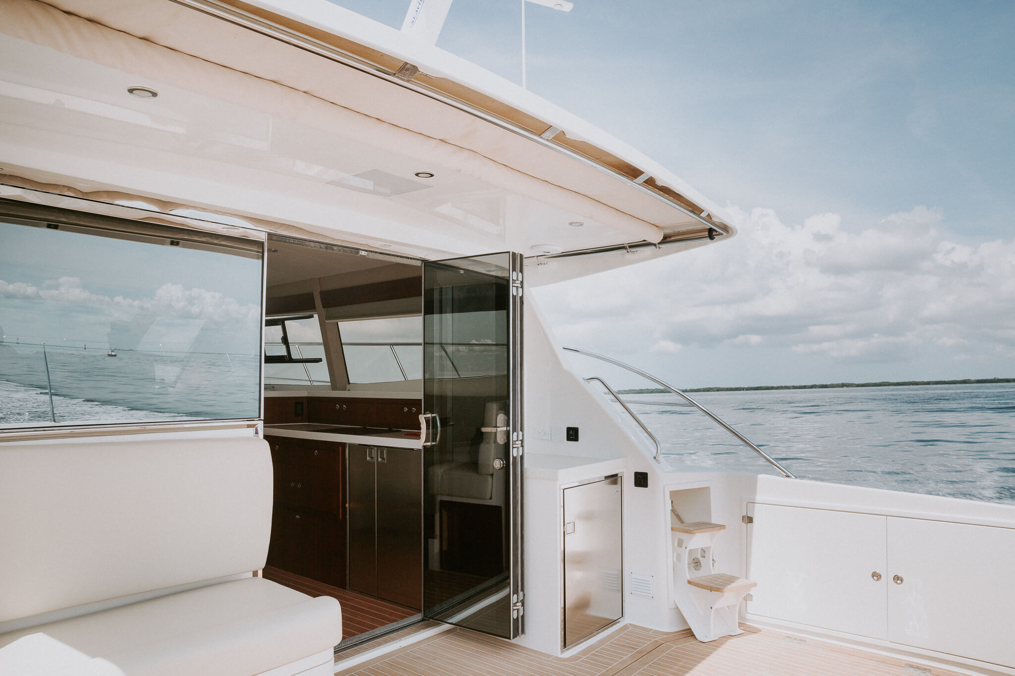 wide aft deck space on a cabin boat